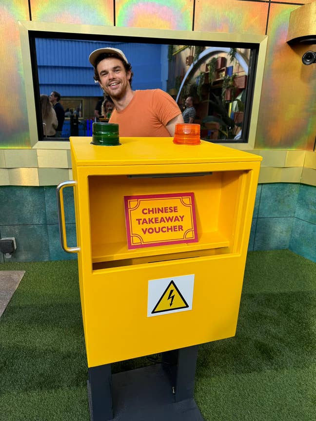 Prop maker seeking cosy home 🏡  Main Photo