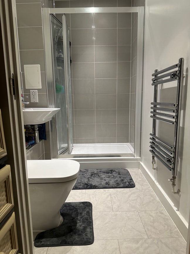 1 bed flat with own bathroom  Main Photo