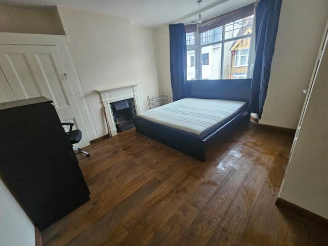1 Double  Room Available in Shared House BroadBand Main Photo