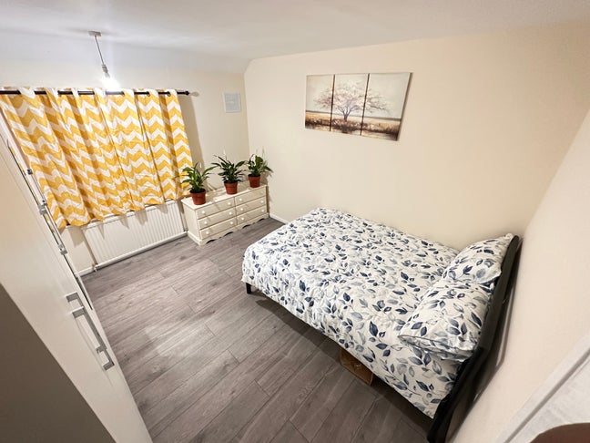 Lovely Spacious  Large  Room  Main Photo