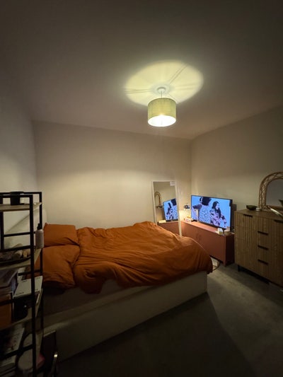 Super Cosy Double Room in Chiswick July - October  Main Photo