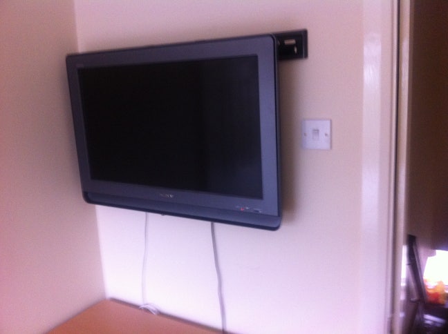 Single room, on airport/town centre bus route Main Photo