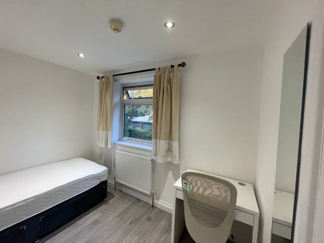 Room in Hatfield Near Galleria- Single Occupancy Main Photo