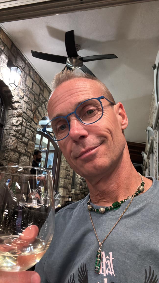 Super friendly gay professional seeking home Main Photo