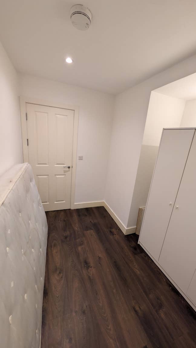 Single room with own bathroom available-bills incl Main Photo
