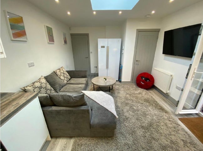 🌟 Ensuite Room Available – Female UoB Student  Main Photo