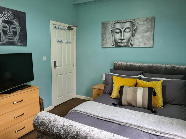 Superb Double Room & En Suite M30 (All Bills Inc) Main Photo