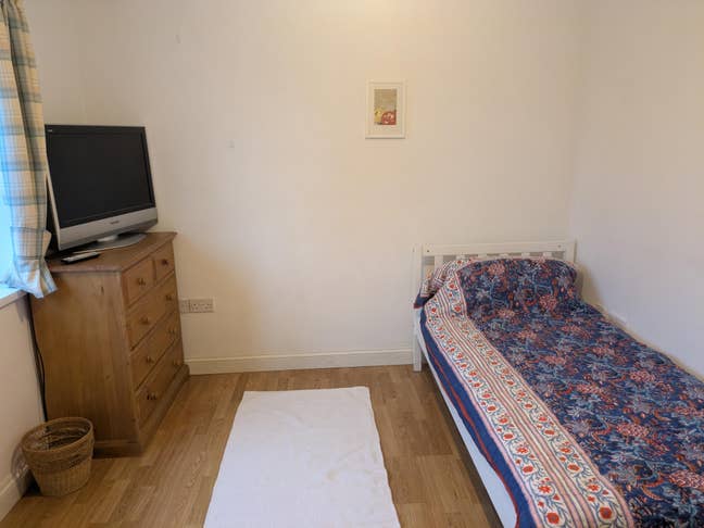 Room in friendly family home Main Photo