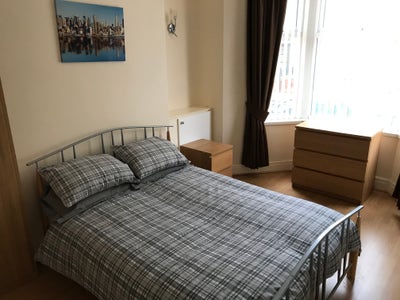 Double Room Within House Share Main Photo