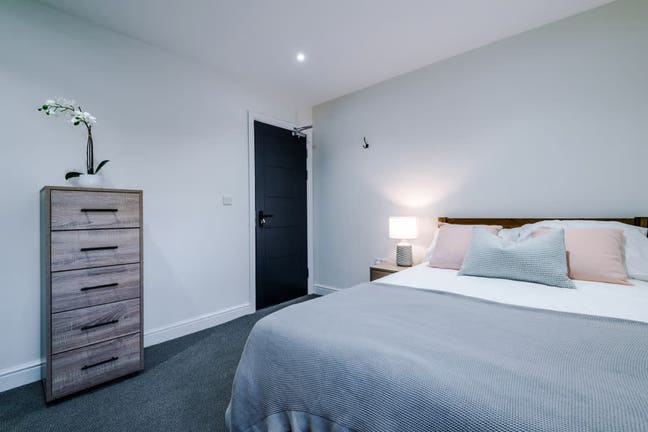 Big Modern Room - 5 min walk from Univeristy Main Photo