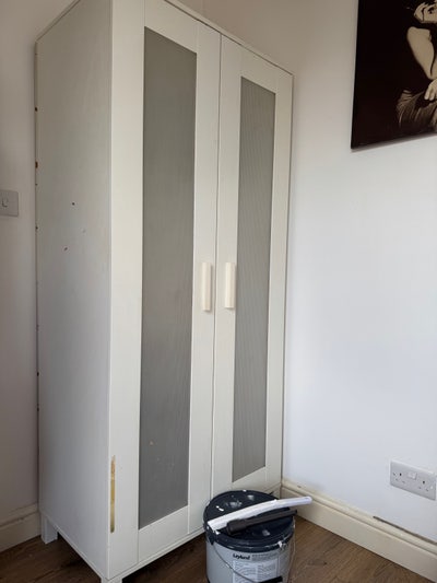 Small room Main Photo