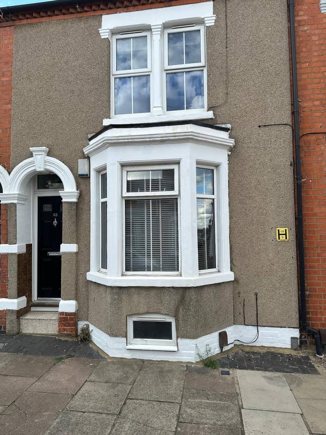 Small double room available in shared house Main Photo