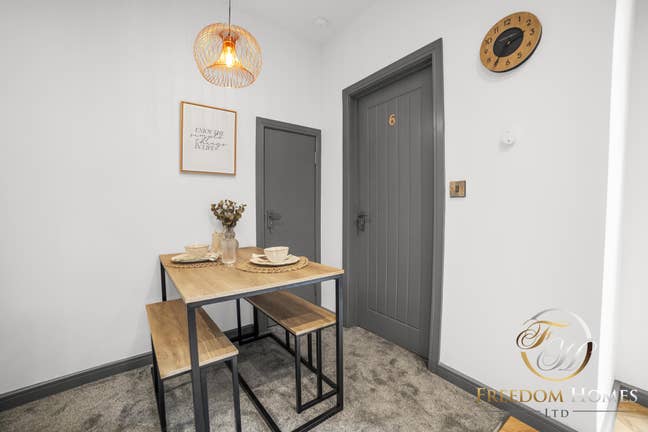 Studios in Bourne Street 🤩 Main Photo
