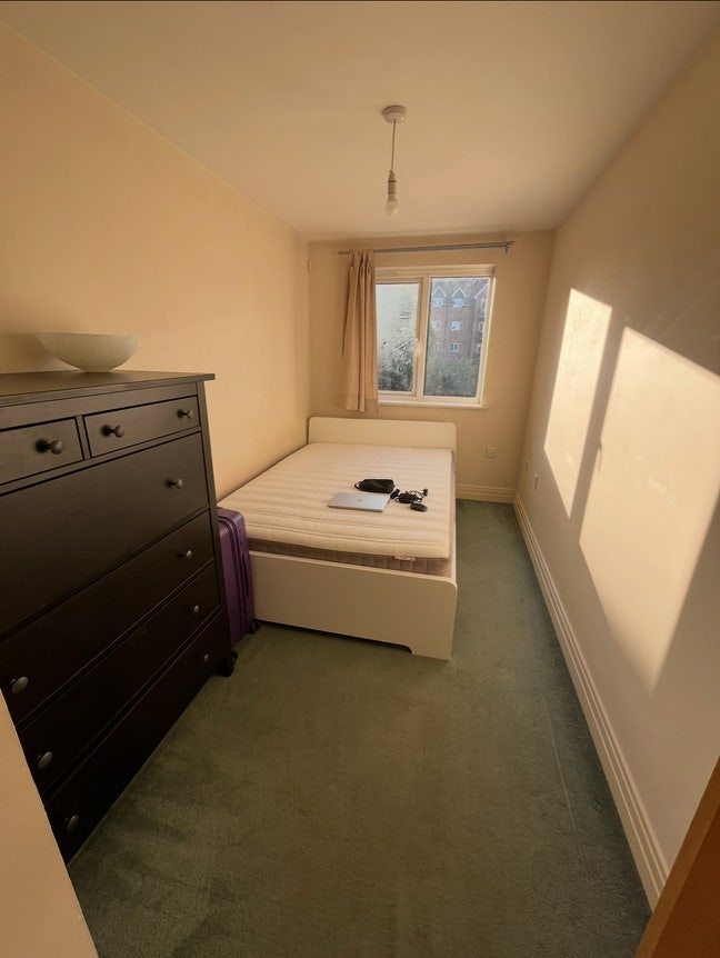 Double Room with bathroom in 2-bed flat  Main Photo