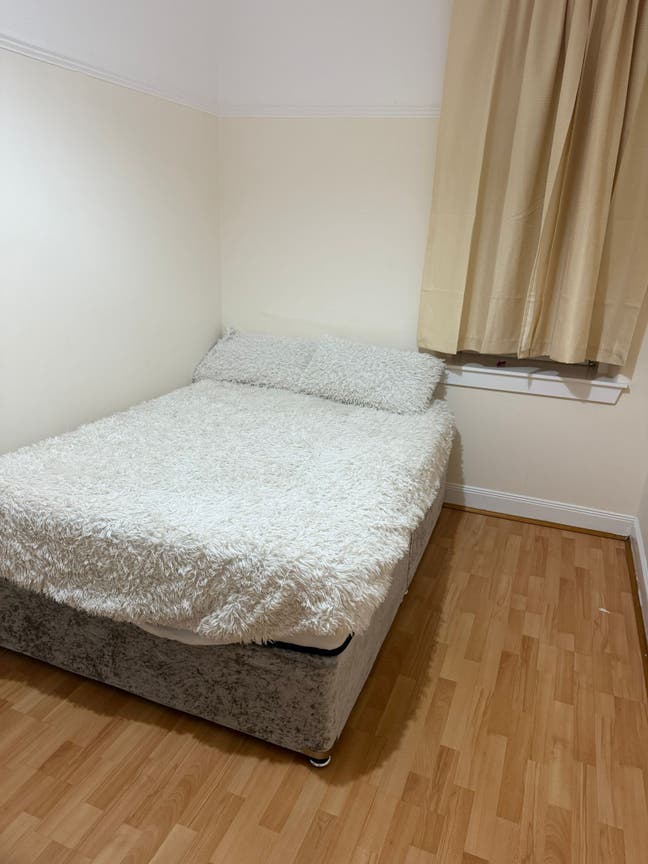 Available double bedroom for rent. Main Photo