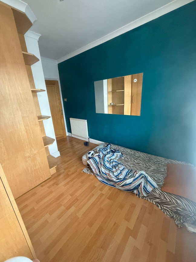 Room available for rent, two boys/girls , family. Main Photo