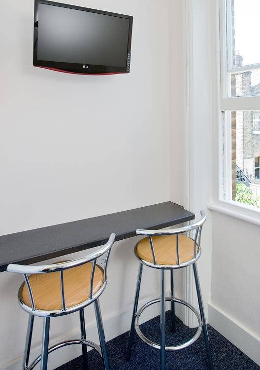 🌟 Bright Studio near White City Station Main Photo