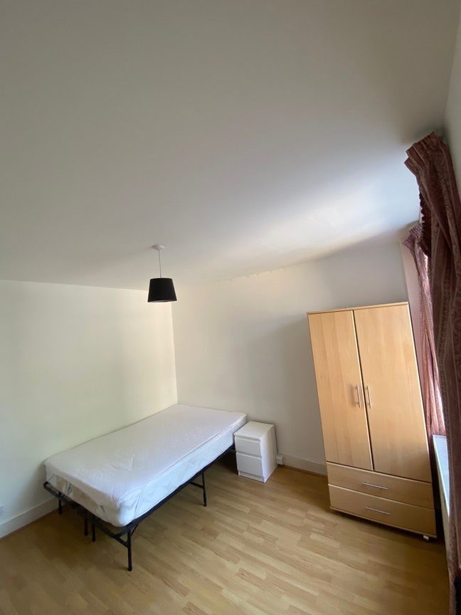 Double Room, Bills Inc, Furnished (Turnpike Lane) Main Photo