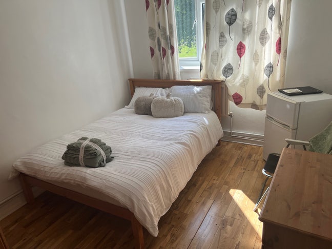 Spacious Double Room, SW15 – 1 Week Free Rent Main Photo