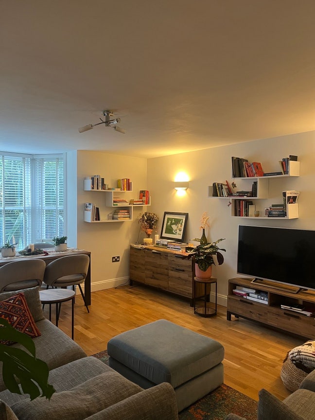 Small Cozy room in a beautiful garden flat  Main Photo