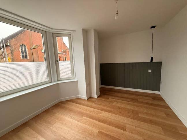 Modern Double Room in a New‑Build Home  Main Photo