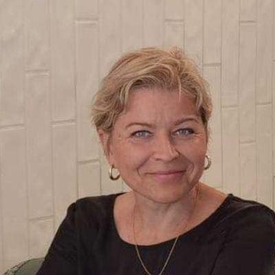 Professional Female seeks a double room Main Photo