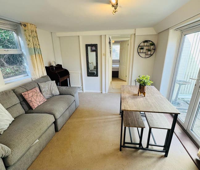 Professional Let – 3 Bedrooms, Bills Included Main Photo