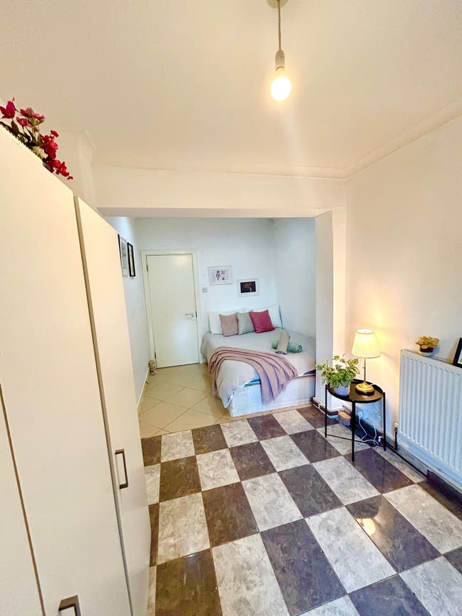 Lovely Double Room Close to StoneBridge Park Main Photo