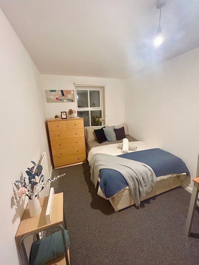 Amazing En-Suite in Preston Road Main Photo