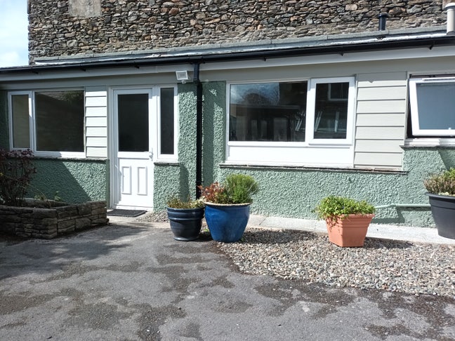 Windermere bungalow self contained studioking bed  Main Photo