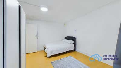Massive Couple Room in Shared Flat – E14 🏠 Poplar Main Photo
