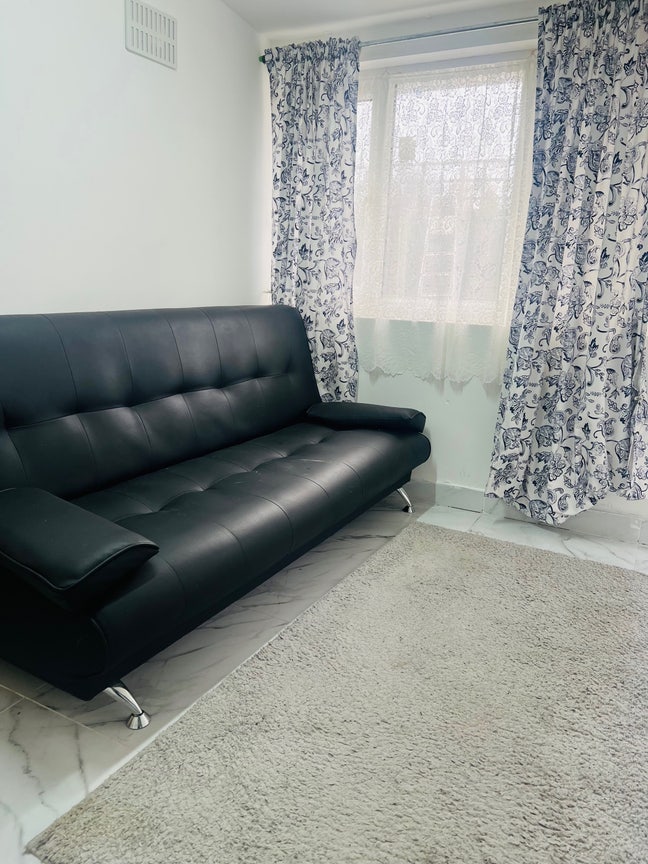 Large single en suit room Main Photo