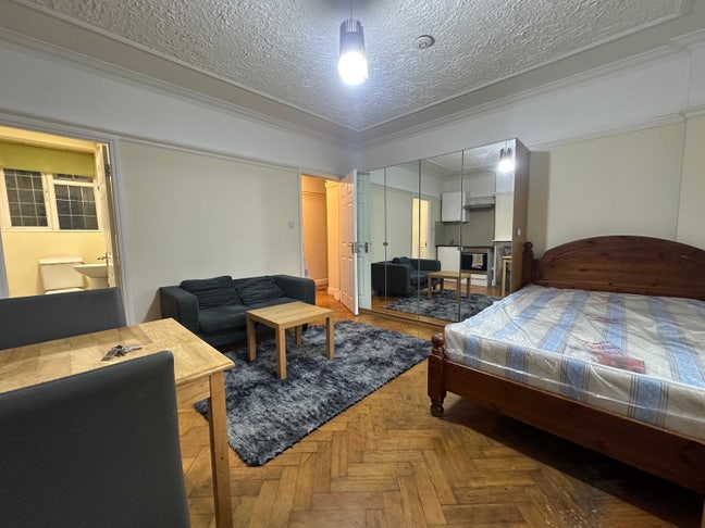 Large Studio on Finchley Rd. (W10.06) Main Photo