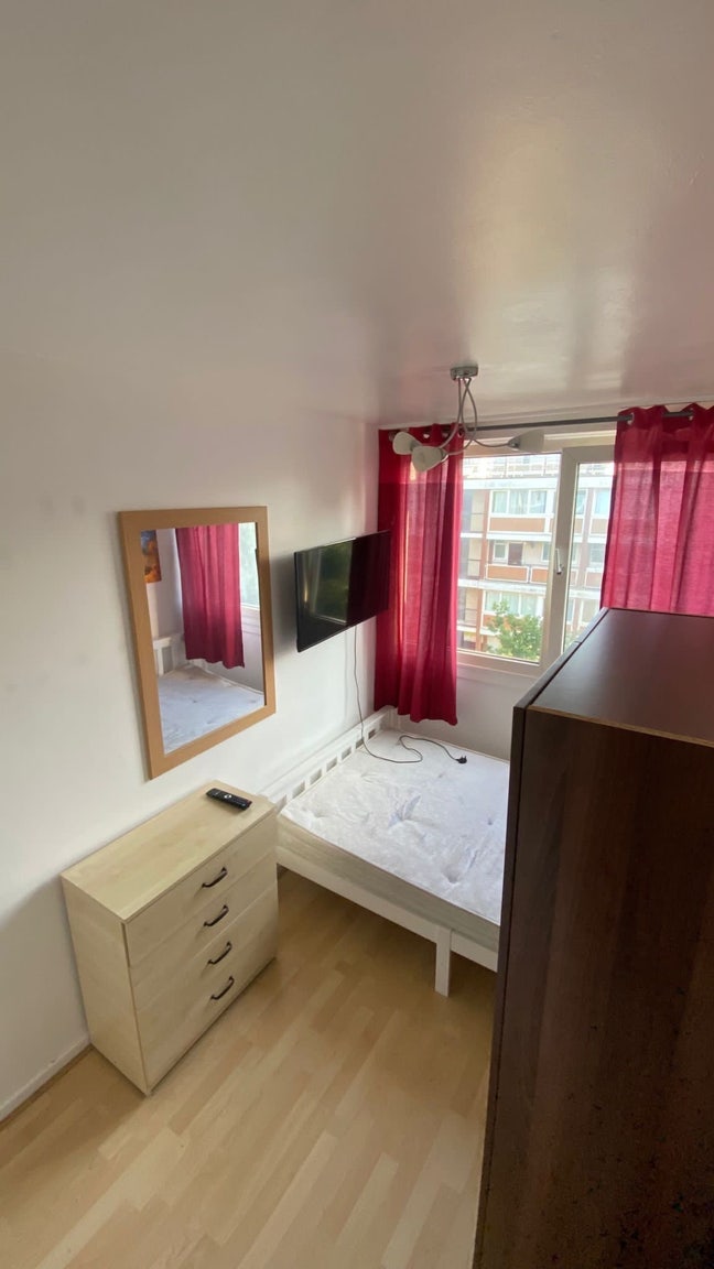 Room Near Roehampton Library ideal for students Main Photo
