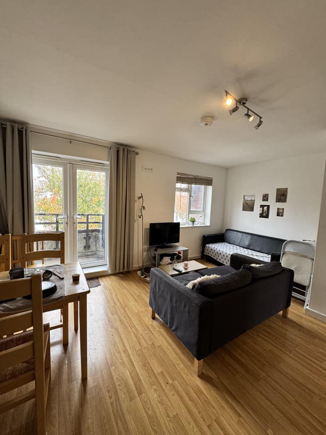 Bright,double room,friendly flat Shepherd's Bush Main Photo