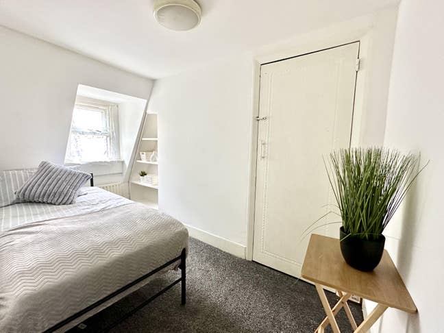 Leytonstone *xxl double room available  Main Photo