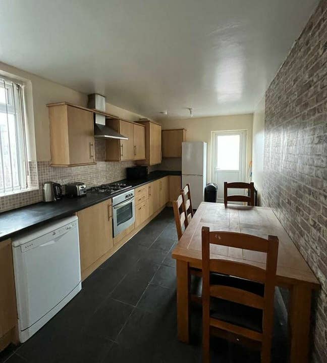 Tenants needed... Main Photo