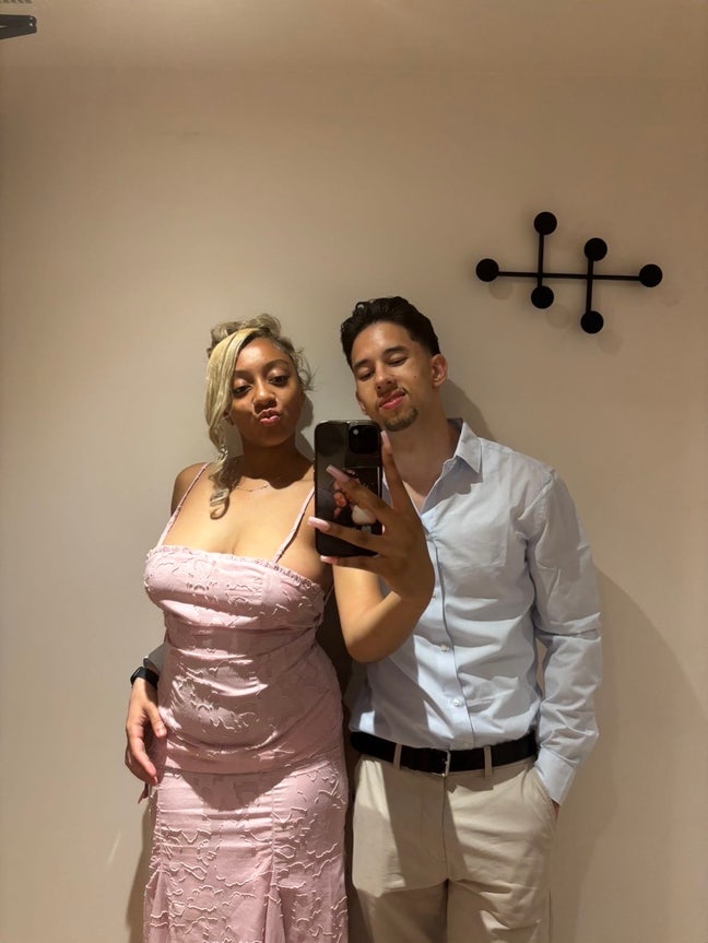 Looking for a flatmate couple WANTED  Main Photo