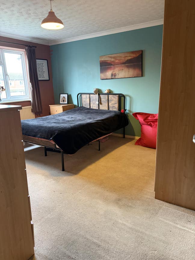 Large Double Room in Quiet Location in Newbury Main Photo