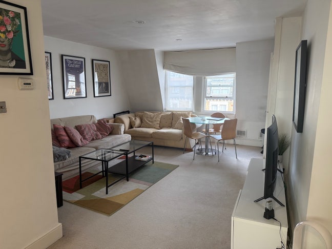 Cozy studio flat/loft near Kensington High Street Main Photo