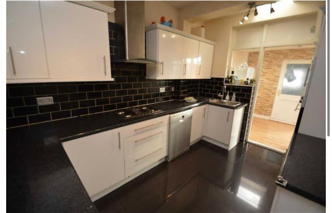 3-bed flat available in E7 Main Photo