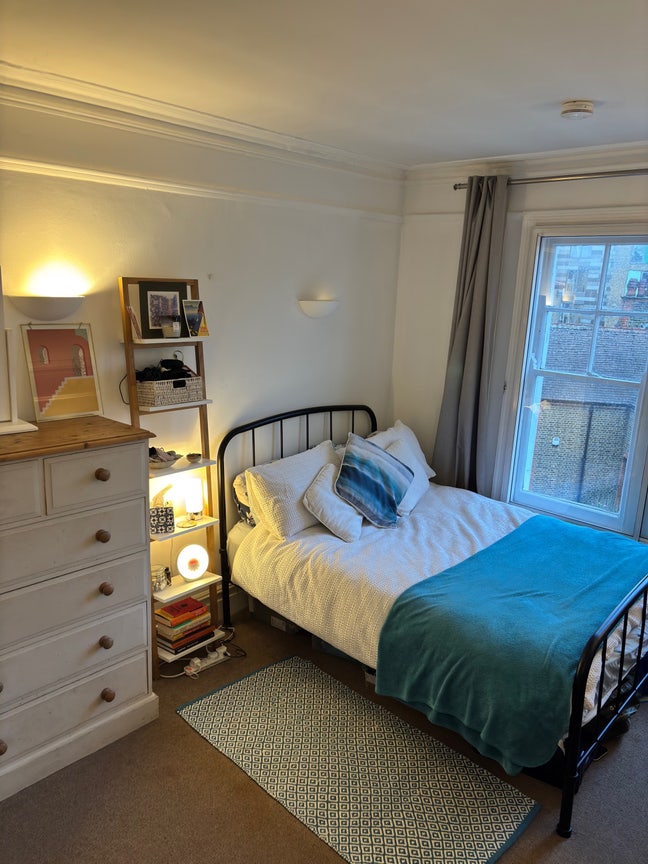 Clapham sublet - large bedroom in social flatshare Main Photo