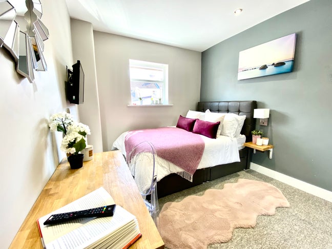 🏡 Spacious Ground Floor Room  in Town Centre Main Photo