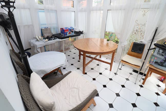 Stunning Room in Cosy House! Garden + Living Space Main Photo