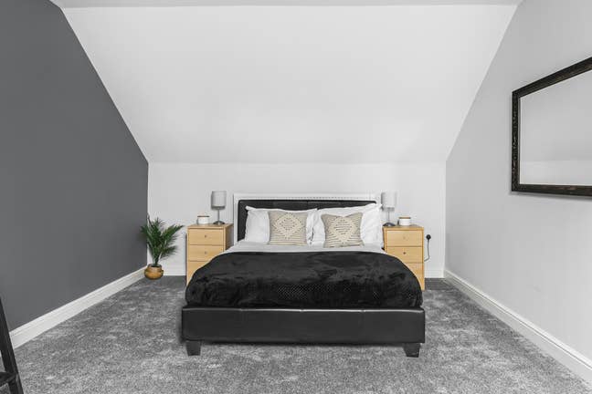 Modern and Spacious Loft Bedroom - All Bills Inc Main Photo