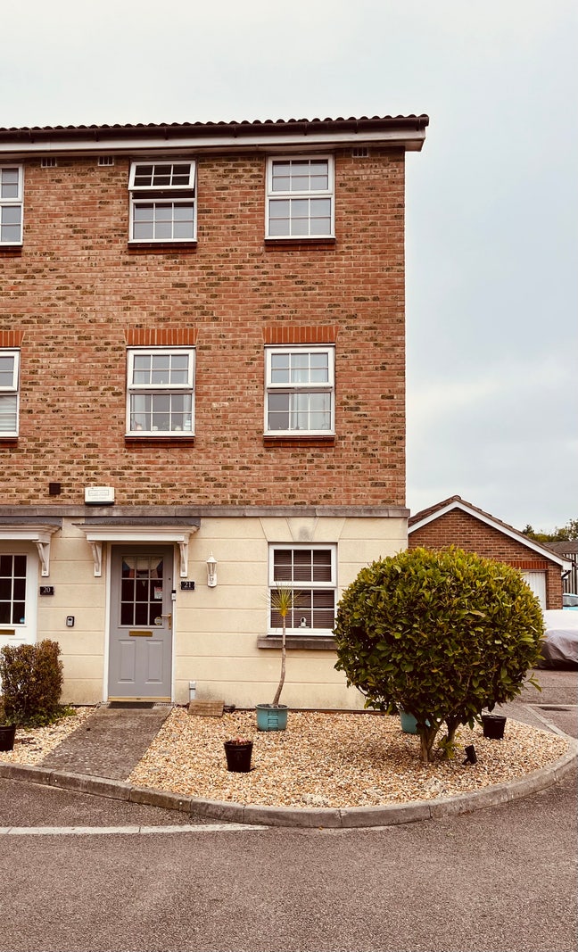 Large furnished double room Main Photo