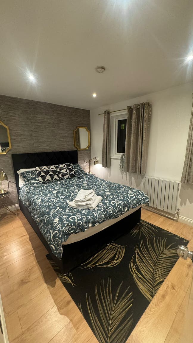 Modern & Stylish Bedroom in Maida Vale - W9 3Dy Main Photo