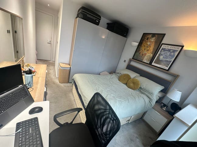 Room available in City Centre Flat (with Parking) Main Photo