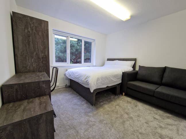 Double room with bed, wardrobe , desk & sofa Main Photo
