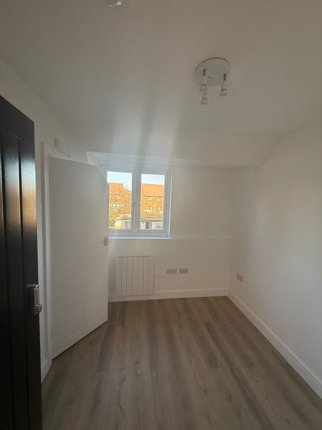 Brand New-Fully Furnished Rooms to Rent-UB7 9Ju Main Photo